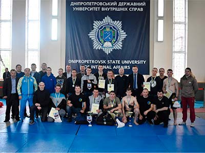 Спортивне свято енергії та стійкості – курсанти ДДУВС отримали перемогу на чемпіонаті області з ММА