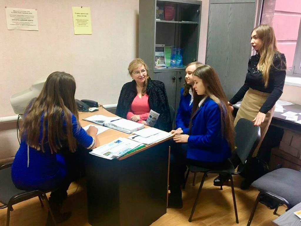 Студенти юридичного факультету надають консультації жителям Дніпра