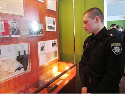 Курсанти університету відвідали обласний музей історії поліції