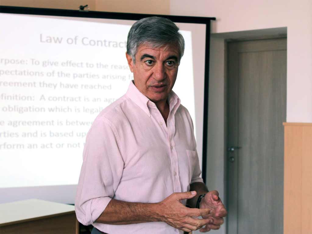 Доктор юридичних наук Рікардо Фурфаро прочитав лекцію для студентів ДДУВС