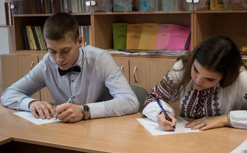 З нагоди Дня української писемності та мови у Дніпропетровському державному університеті внутрішніх справ відбулося відразу декілька тематичних заходів.