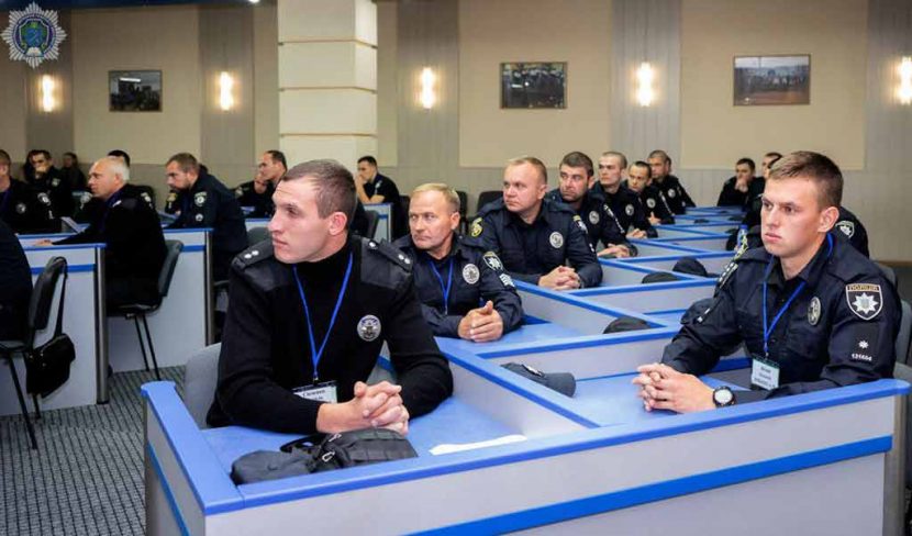 У ДДУВС привітали поліцейських офіцерів громади з завершенням теоретичної частини навчання
