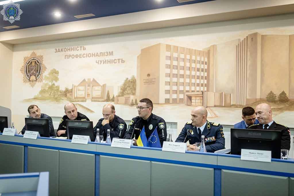 International plenary discussion in Dnipropetrovsk State University of Internal Affairs