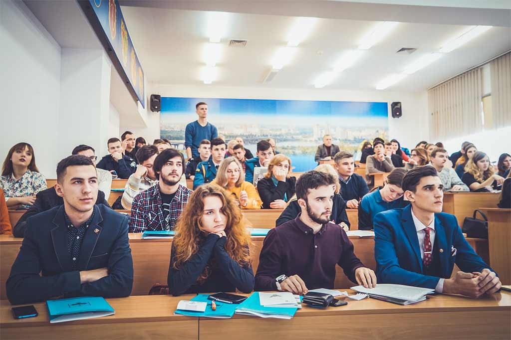Футурологія та прогнозування майбутнього: філософські дебати на всеукраїнському турнірі