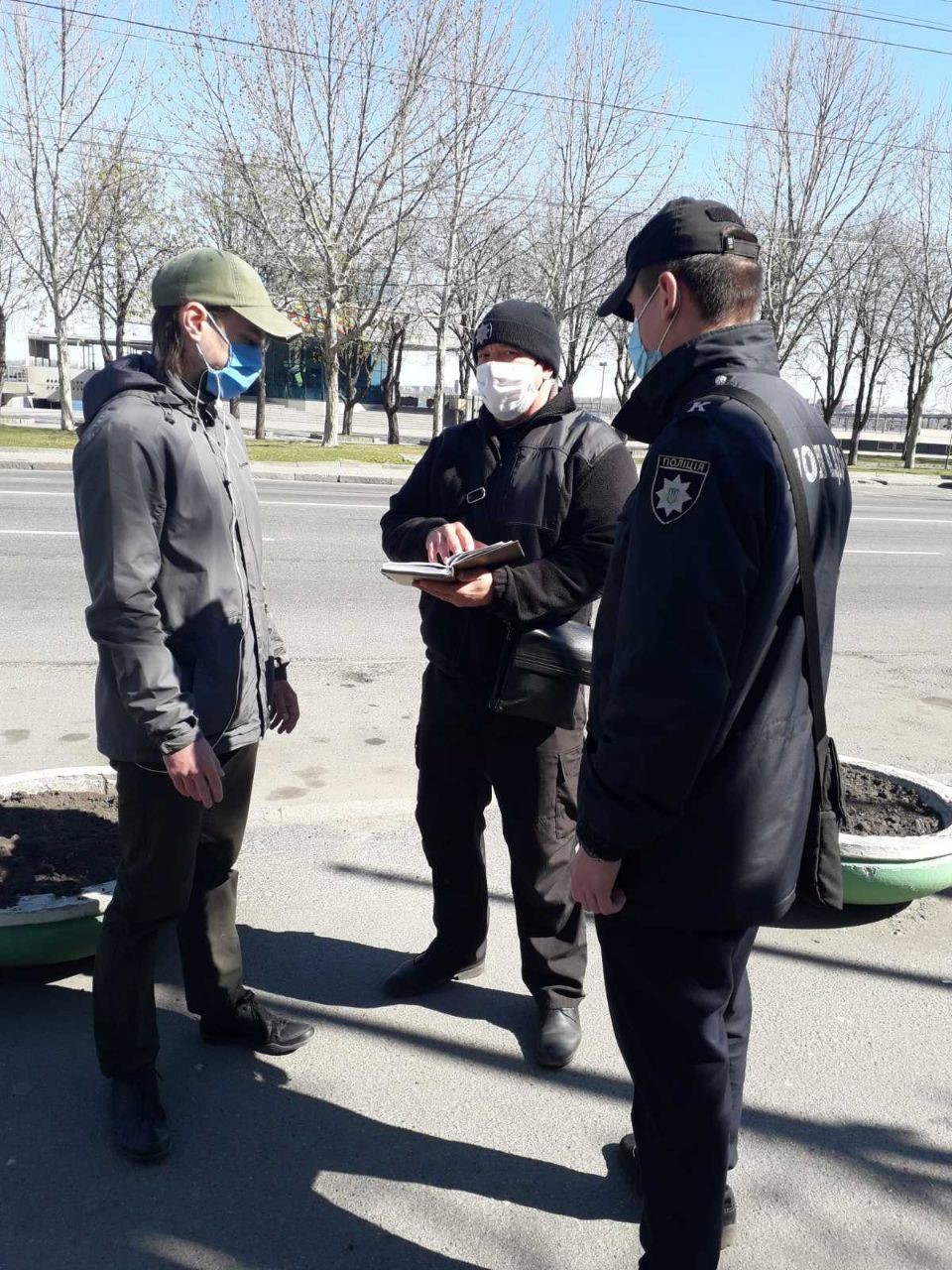 Громадському порядку на вулицях Дніпра бути: представники ДДУВС затримали магазинного злодія